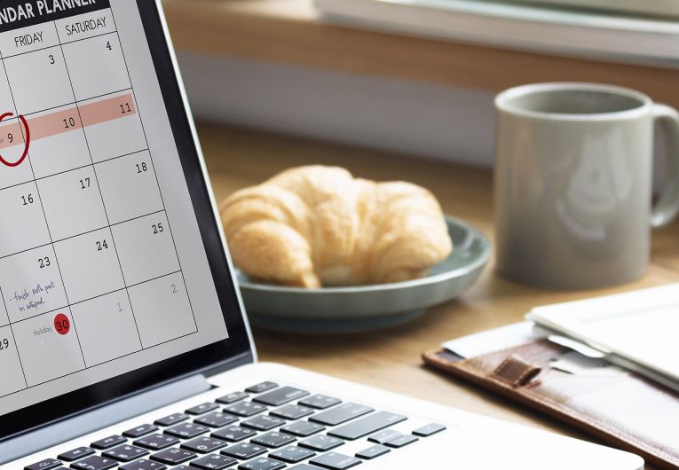 laptop screen with calendar 